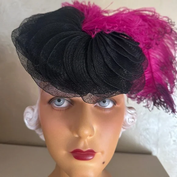 ALLURING 1930s' BLACK CRIN TILT HAT WITH FUCHSIA OSTRICH FEATHER EDGED IN BLACK